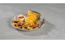Sucuk-Kaşarlı Bazlama Tost